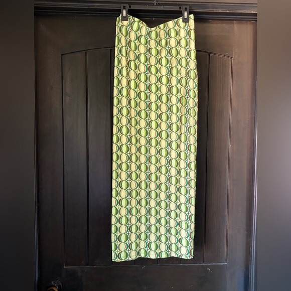 Nasty Gal Dresses & Skirts - Nasty Gal circle pattern straight cut skirt.